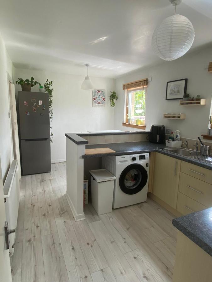 Cozy Bedroom In Shared Accommodation With Free Parking Edinburgh Exterior photo