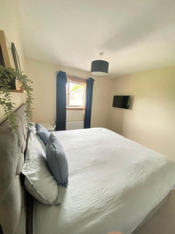Cozy Bedroom In Shared Accommodation With Free Parking Edinburgh Exterior photo